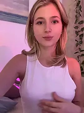 LunaRase on StripChat