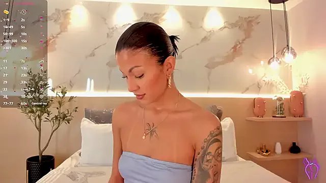 LunaRuso on StripChat