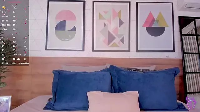 LunaRuso on StripChat