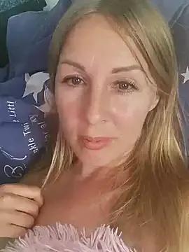 LunaSugarX on StripChat