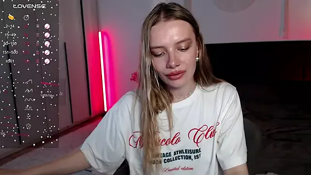 Offline LunaticaBae on StripChat