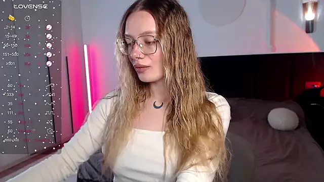 Offline LunaticaBae on StripChat