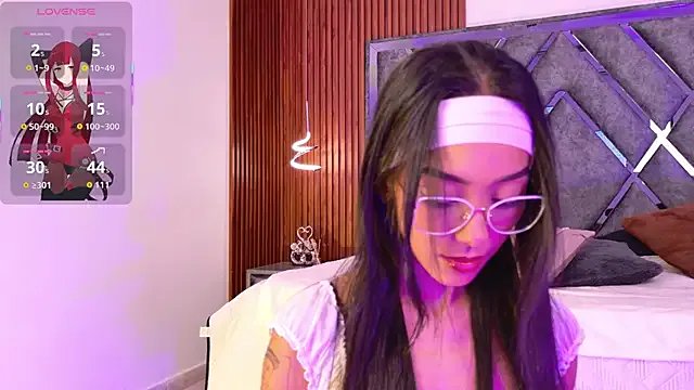 LunaVelour13 on StripChat