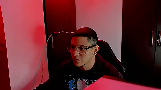 Lussy699 on StripChat 