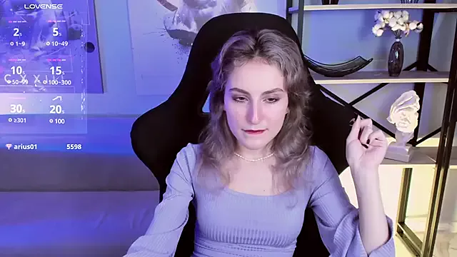 Offline LuxRayi on StripChat