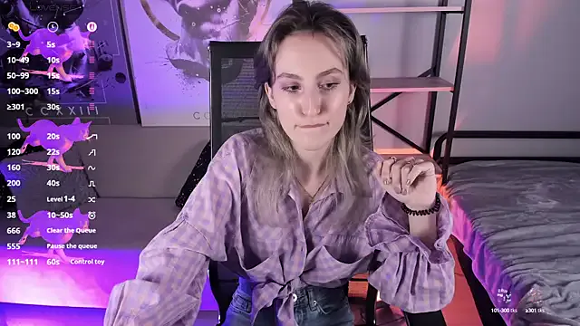 Offline LuxRayi on StripChat