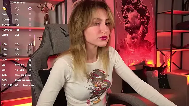 Offline LuxRayi on StripChat