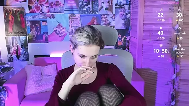 Offline LuxRayi on StripChat