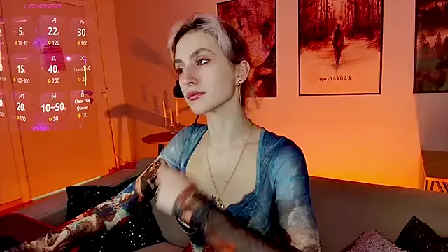 Offline LuxRayi on StripChat