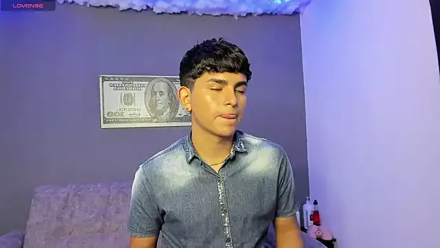 Offline Lyam_ap on StripChat