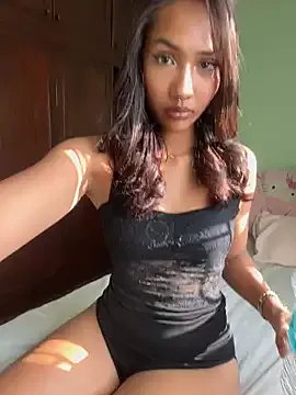 lyla_luv — Striptease & oil up