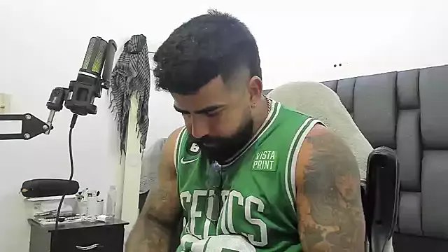 Lyon_vach on StripChat