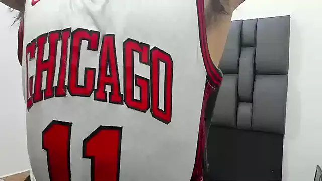 Lyon_vach on StripChat