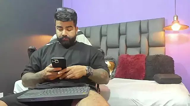 Lyon_vach on StripChat