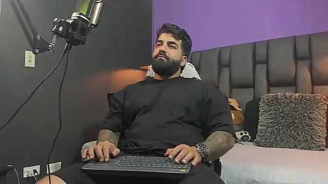 Lyon_vach on StripChat