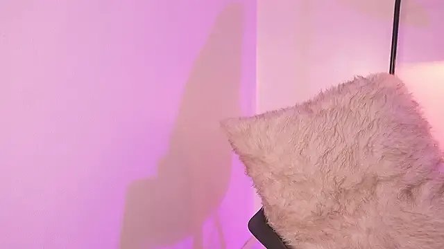 Mackenzie_Lia on StripChat