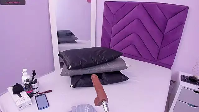 Maddyjohnsonn on StripChat