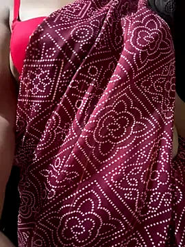 Maggi-is-back on StripChat 