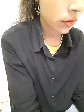 Mahi677 on StripChat