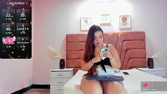 MAHIASMITH13 on StripChat