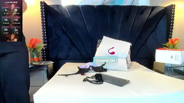 MAHIASMITH13 on StripChat