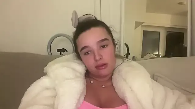 Freechat maisiesmithx on StripChat