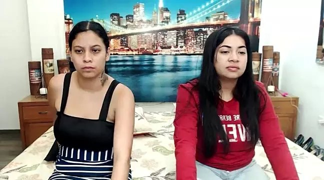 MaloryAndLuna on StripChat