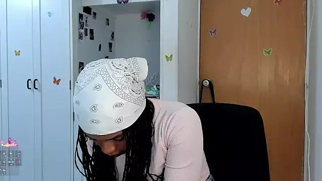 Marce_22 on StripChat