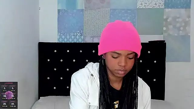 Marce_22 on StripChat