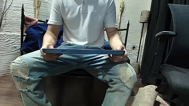 Offline MarcoVitto on StripChat