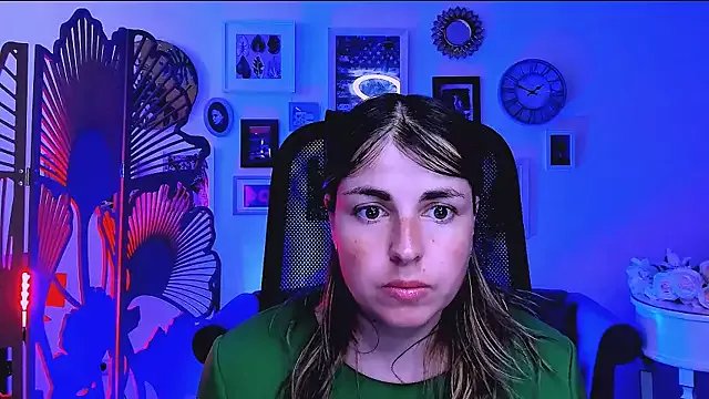 MartaEdams on StripChat