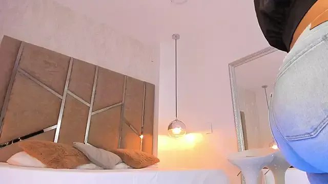 Martinaa_Jones_ on StripChat