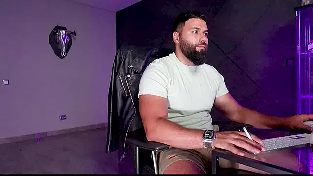 Offline mattmasterss on StripChat