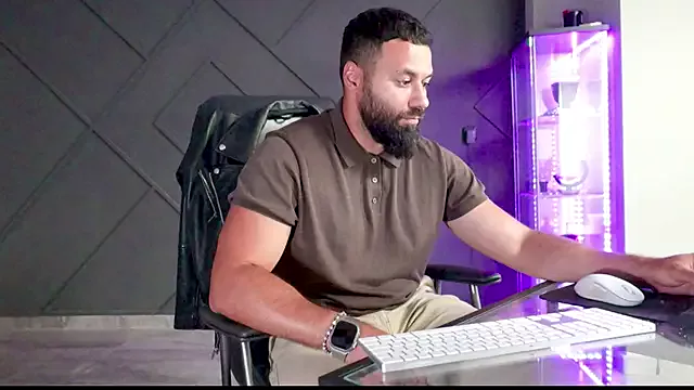 Offline mattmasterss on StripChat