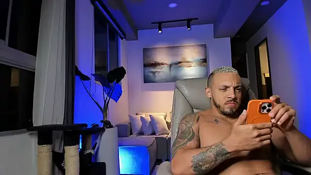 Offline Maximo_Marcelo on StripChat