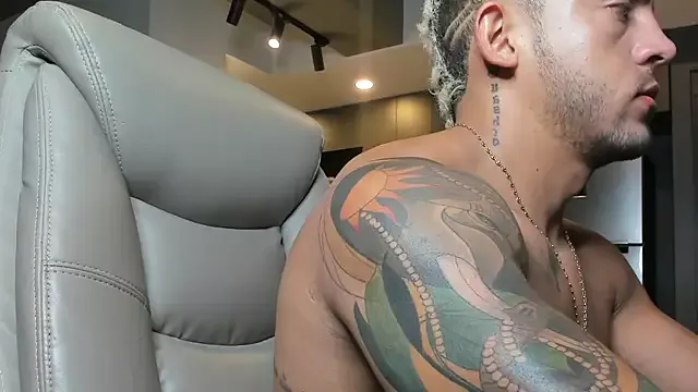 Offline Maximo_Marcelo on StripChat