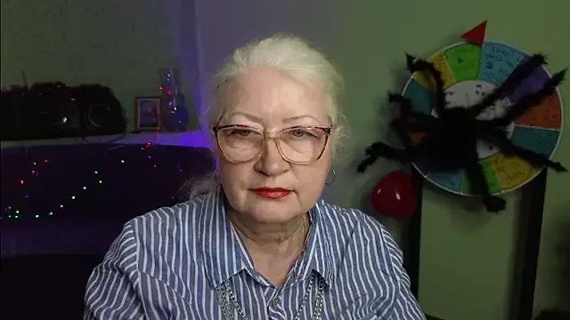 Maya_Mayflower on StripChat