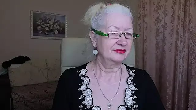 Maya_Mayflower on StripChat