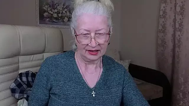 Maya_Mayflower on StripChat