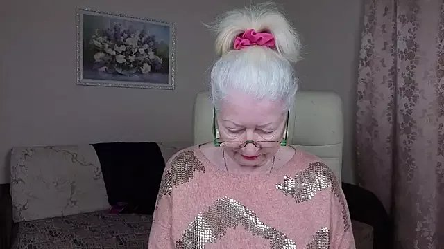 Maya_Mayflower on StripChat