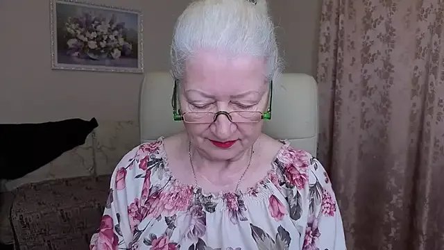 Maya_Mayflower on StripChat