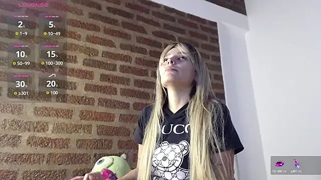 MeganColins1 on StripChat