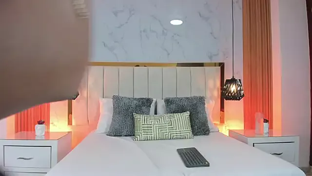 Freechat MeganCruzGB on StripChat