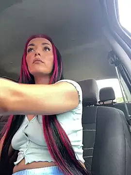 Offline MeganFoxiy on StripChat