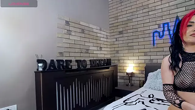 Offline MeganFoxiy on StripChat