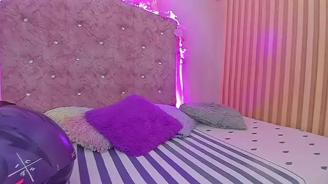 Melanie__Evans — Freechat on StripChat