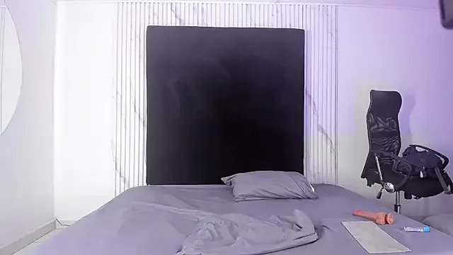 melaniecooperr on StripChat