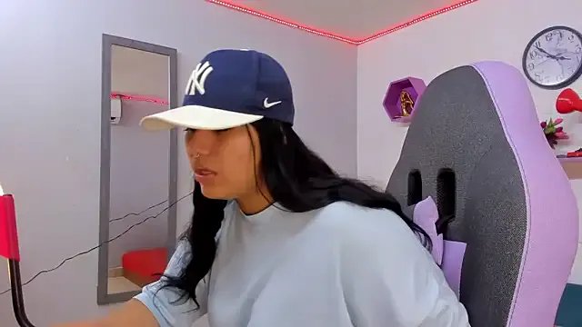 melany_rouse18 on StripChat