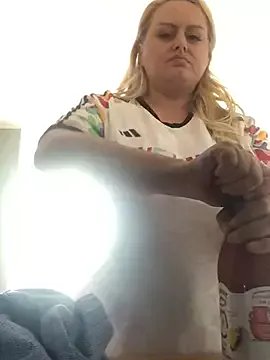 Meliss_Official9 on StripChat