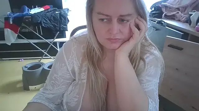 Meliss_Official9 on StripChat